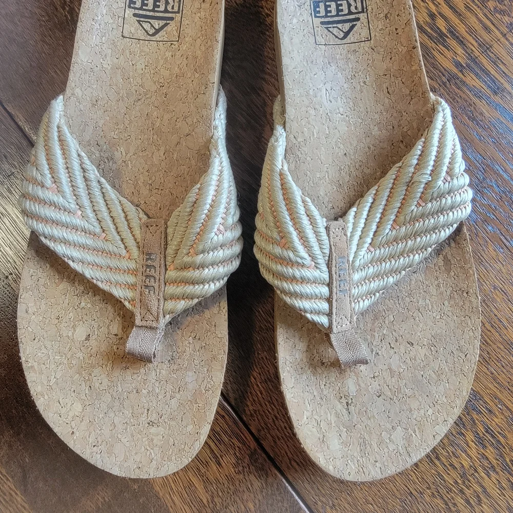 Reef Women’s Tan Rope-Style Flip Flop Sandals - Picture 5 of 5